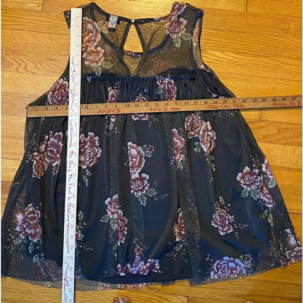 TORRID Sz 3 FLORAL swing tank top in lightweight poly blend - Picture 8 of 9